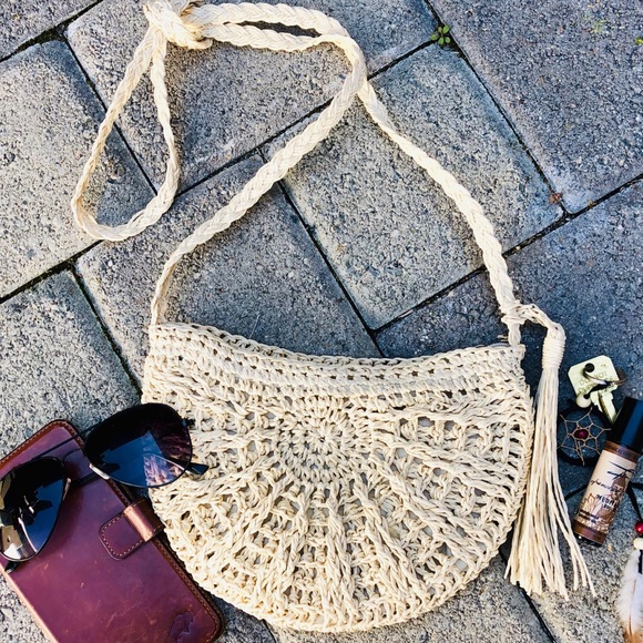 ✨WOVEN STRAW  CRESCENT  BOHO CROSSBODY BAG✨ - Picture 5 of 8